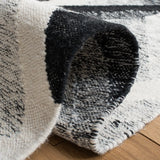 Safavieh Kilim 4'-0" x 6'-0" Rug in Ivory / Black
