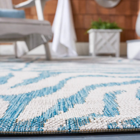 Safavieh Courtyard 4'-0" x 5'-7" Rug in Ivory / Aqua