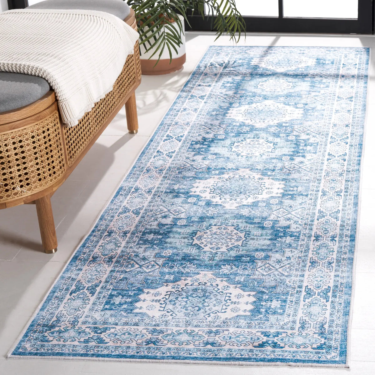 Safavieh Arizona 2'-6" x 8'-0" Rug in Light Blue / Blue