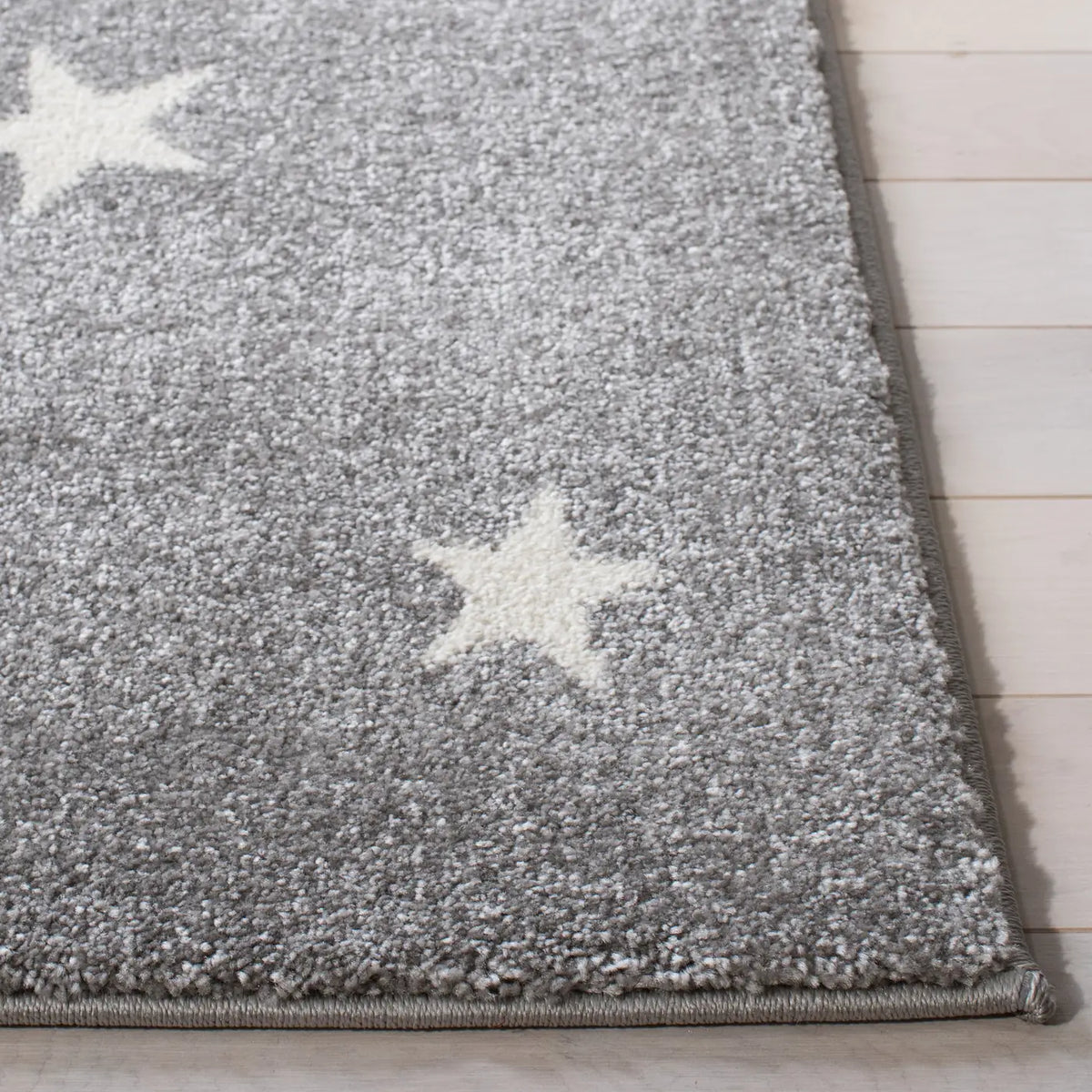 Safavieh Carousel Kids 100 4'-0" x 6'-0" Rug in Grey / Ivory