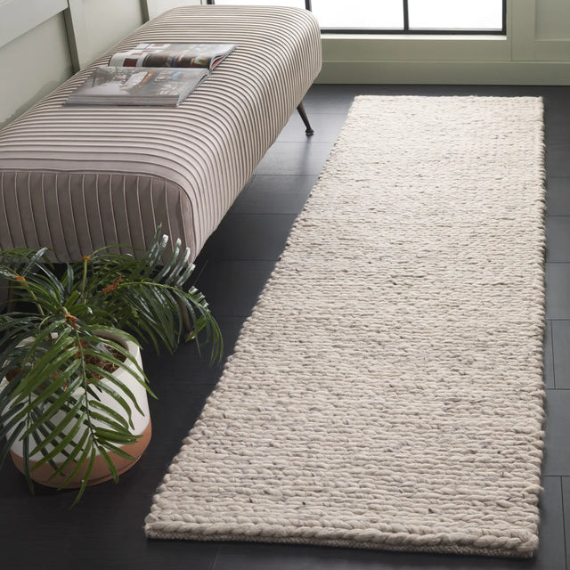 Safavieh Natura 2'-3" x 8'-0" Rug in Light Grey / Beige