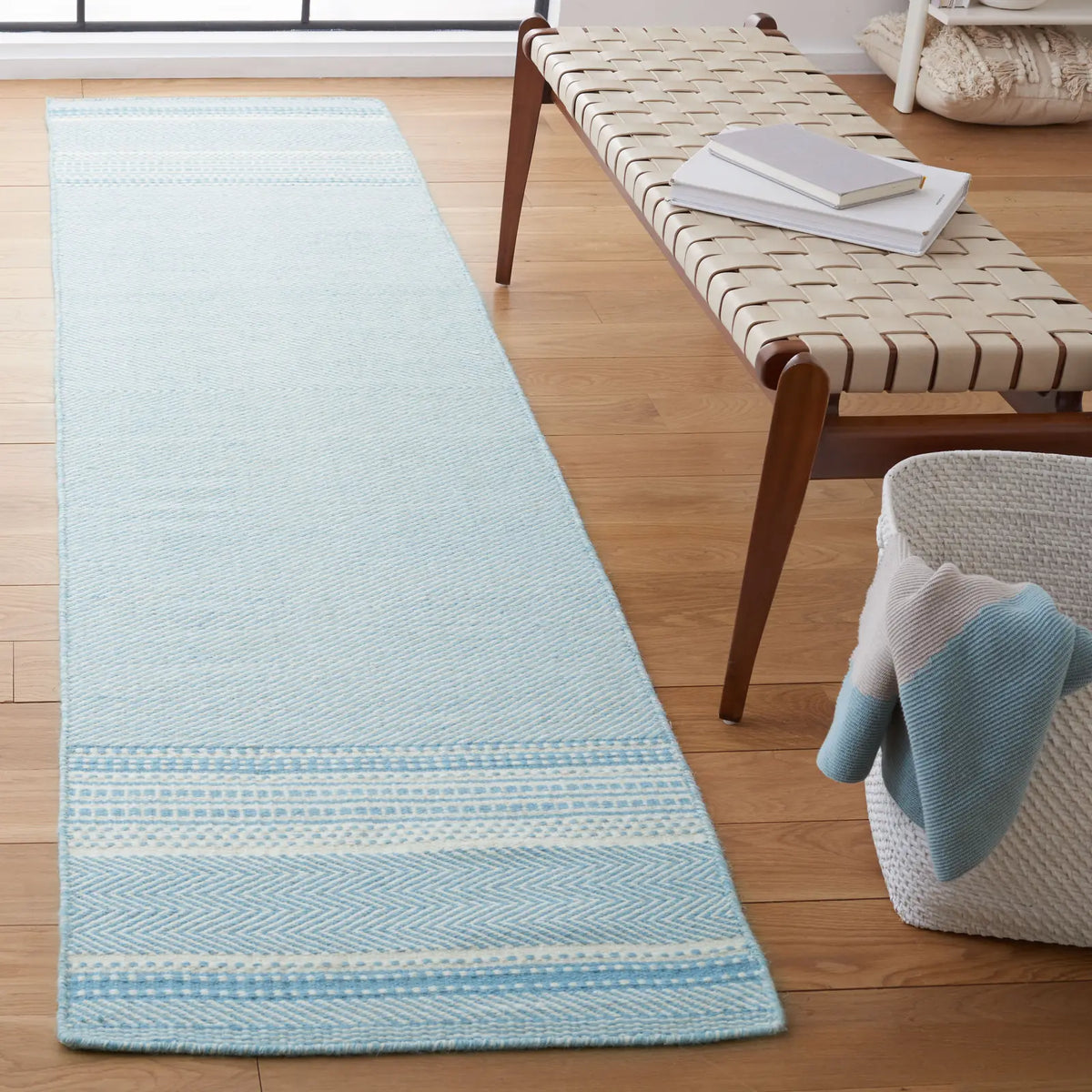 Safavieh Kilim 2'-3" x 9'-0" Rug in Light Blue / Ivory