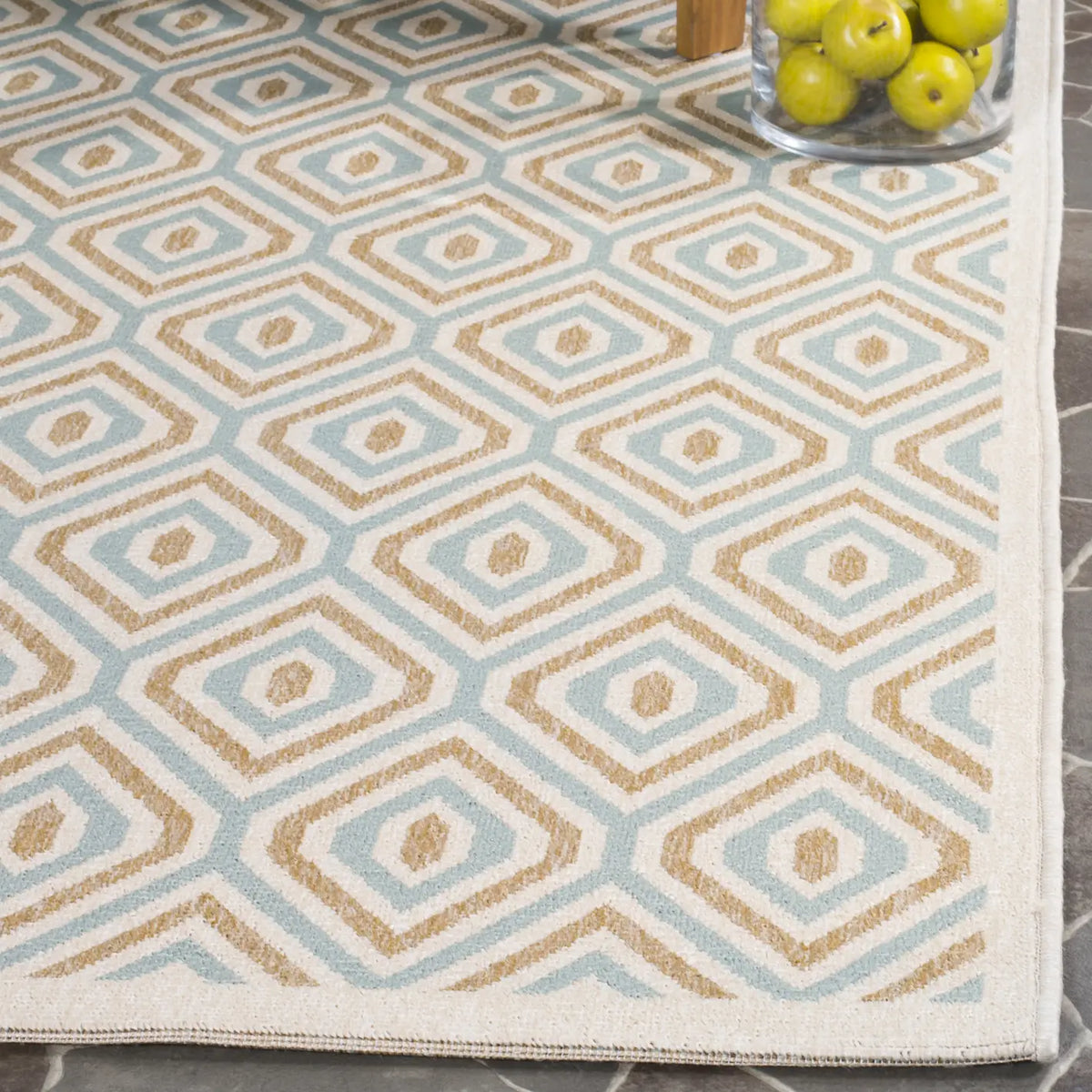 Safavieh Veranda 4'-0" x 5'-7" Rug in Cream / Aqua