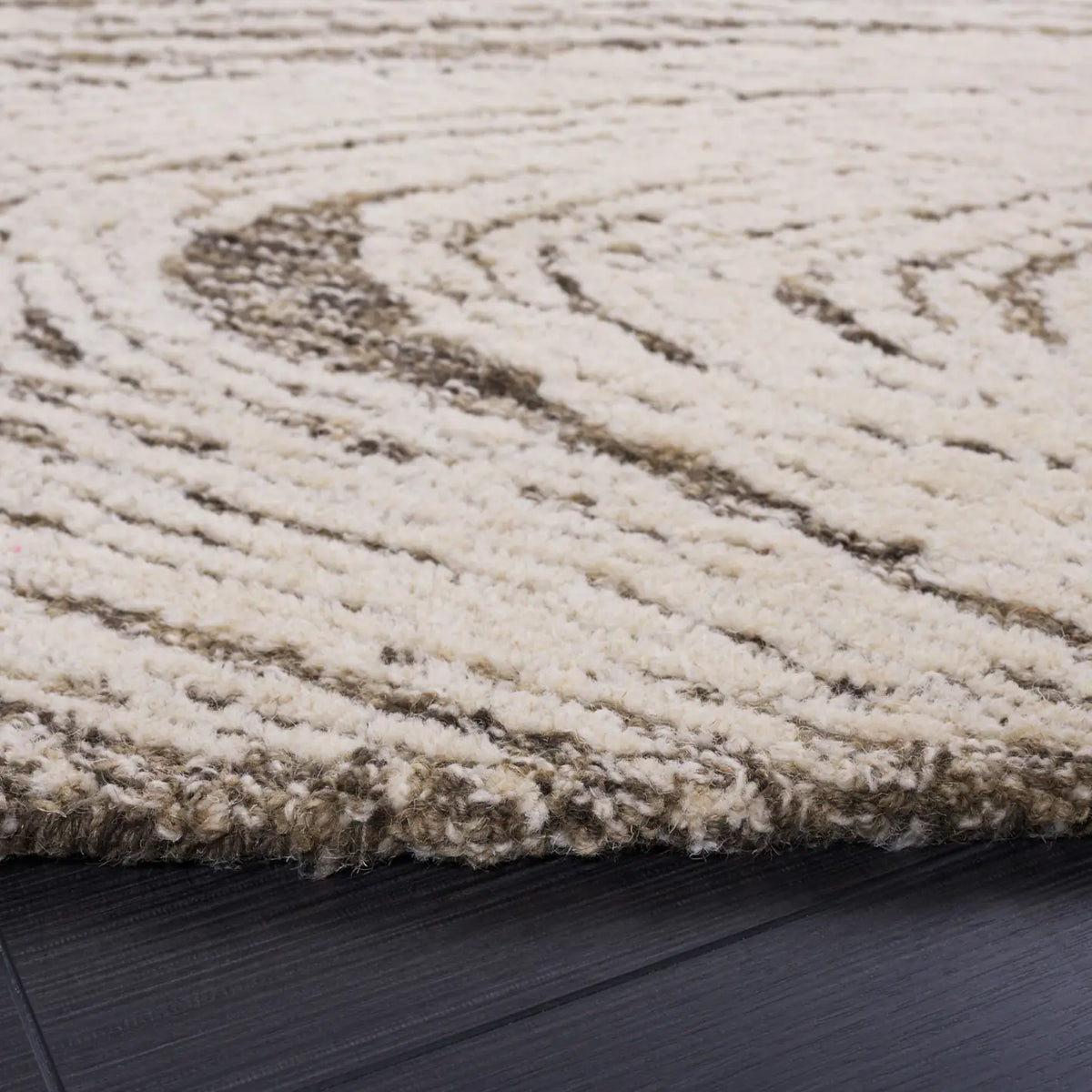 Safavieh Abstract 6'-0" x 6'-0" Rug in Charcoal / Ivory