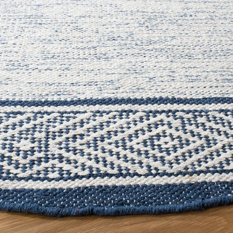 Safavieh Montauk 6'-0" x 6'-0" Rug in Ivory / Navy