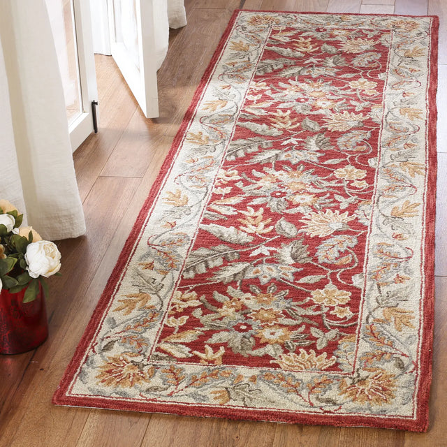 Safavieh Chelsea 2'-6" x 8'-0" Rug in Red