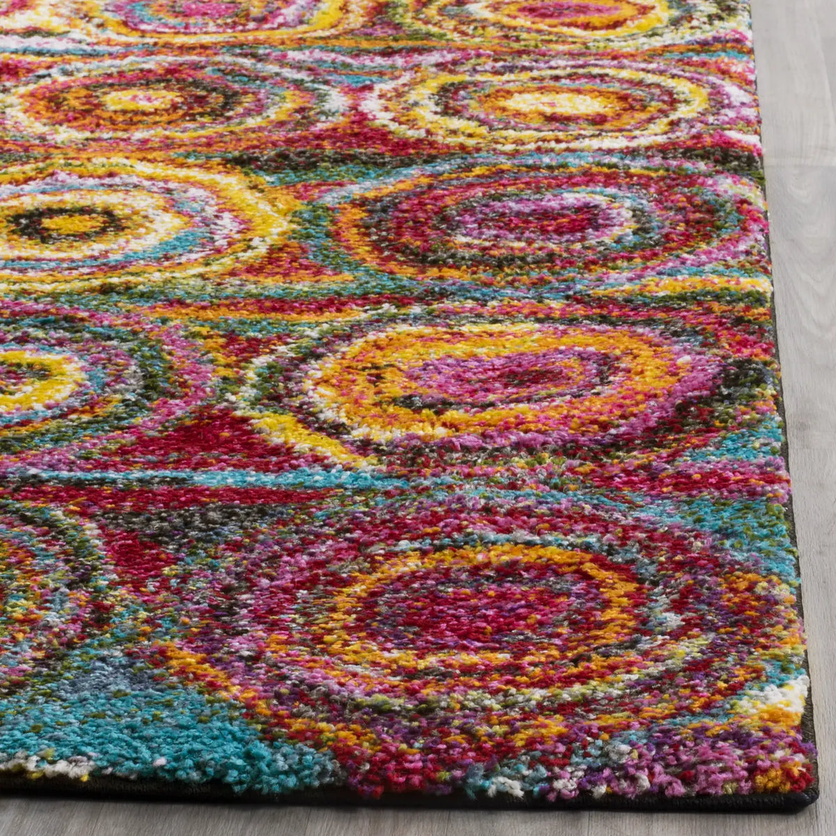 Safavieh Fiesta Shag 4'-0" x 6'-0" Rug in Multi