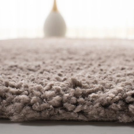 Safavieh August Shag 900 5'-3" x 7'-6" Rug in Taupe