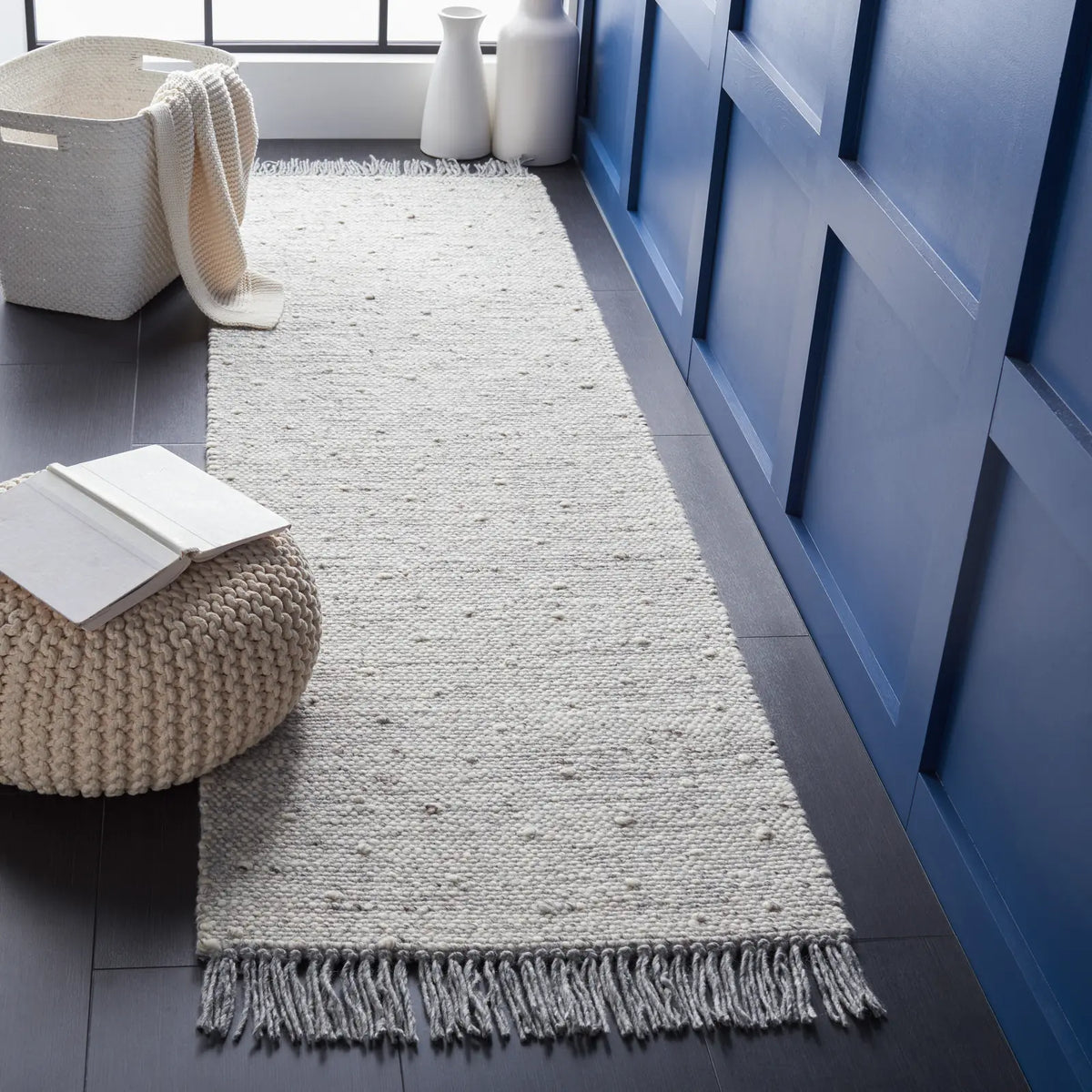 Safavieh Vermont 2'-3" x 8'-0" Rug in Ivory / Grey