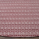 Safavieh Montauk 6'-0" x 6'-0" Rug in Ivory / Red
