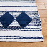 Safavieh Montauk 4'-0" x 6'-0" Rug in Navy / Ivory