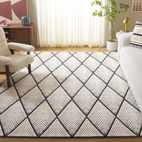 Safavieh Marbella 6'-0" x 9'-0" Rug in Black / Ivory