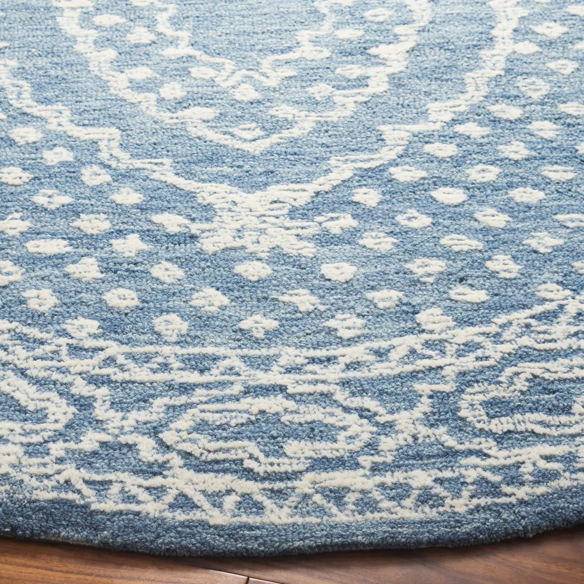 Safavieh Ebony 6'-0" x 6'-0" Rug in Ivory / Navy