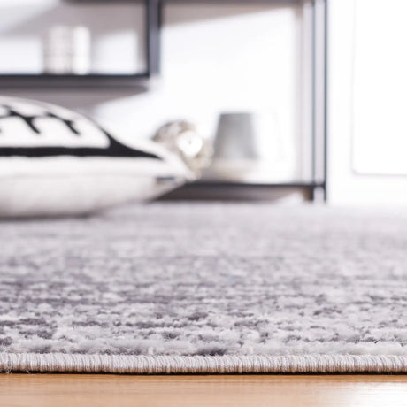 Safavieh Shivan 100 4'-0" x 6'-0" Rug in Grey / Dark Grey