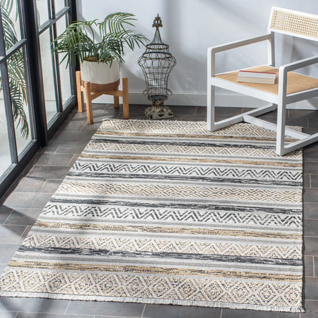 Safavieh Augustine 4'-5" x 6'-5" Rug in Ivory / Taupe