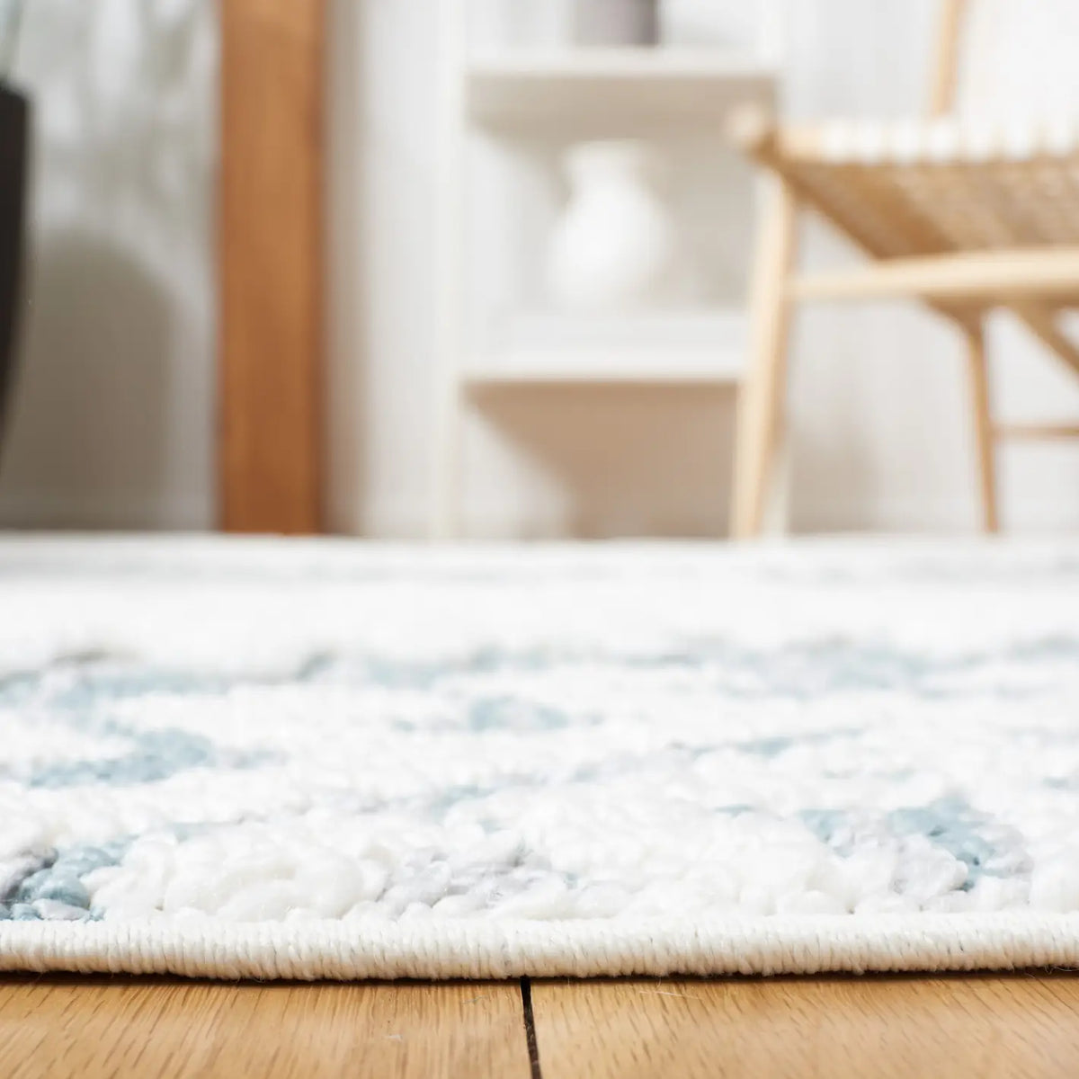 Safavieh Moroccan Tassel Shag 4'-0" x 6'-0" Rug in Teal / Ivory