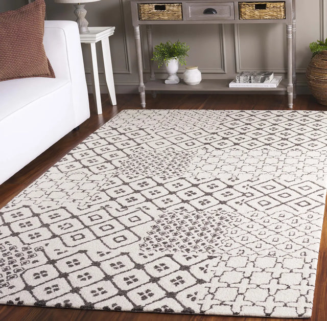 Safavieh Ebony 4'-0" x 6'-0" Rug in Ivory / Grey