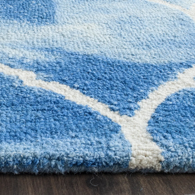 Safavieh Dip Dye 4'-0" x 6'-0" Rug in Blue / Ivory