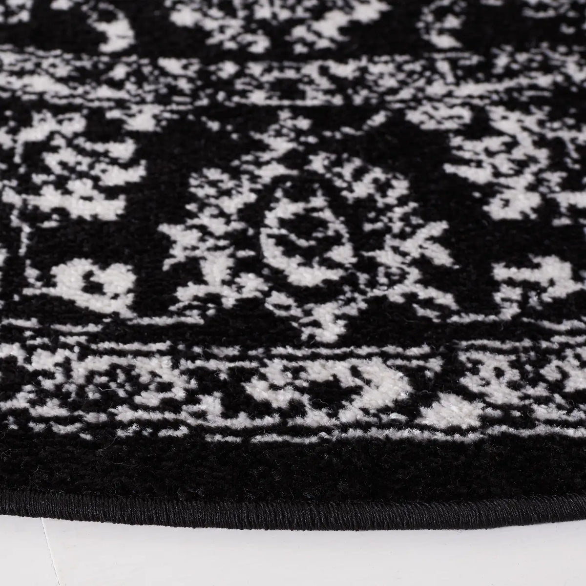 Safavieh Adirondack 6'-0" x 6'-0" Rug in Black / Ivory