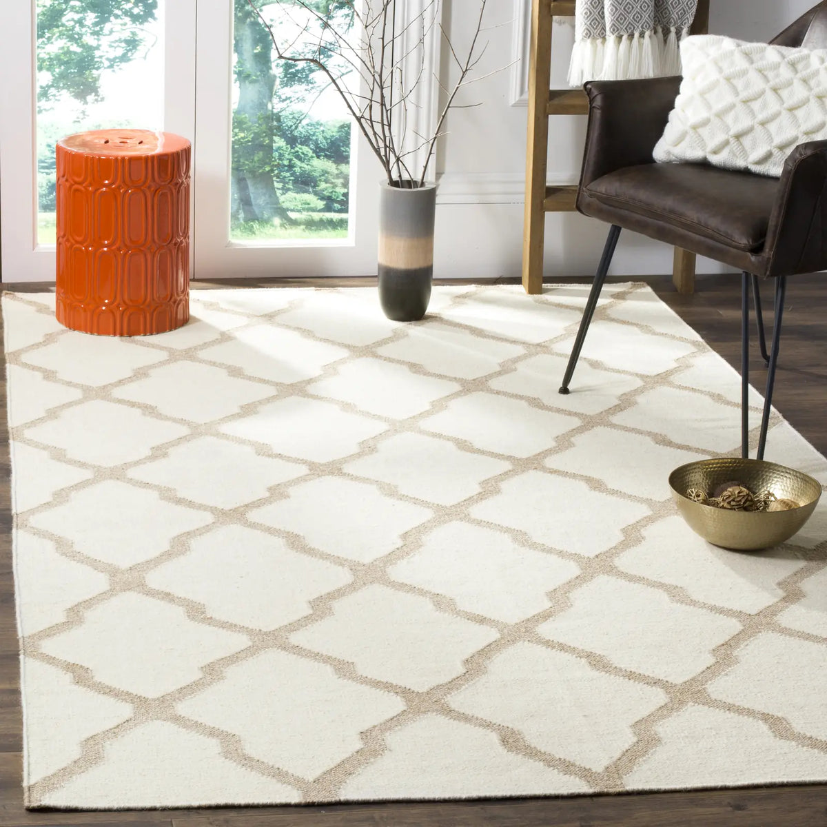 Safavieh Dhurries 4'-0" x 6'-0" Rug in Ivory / Camel