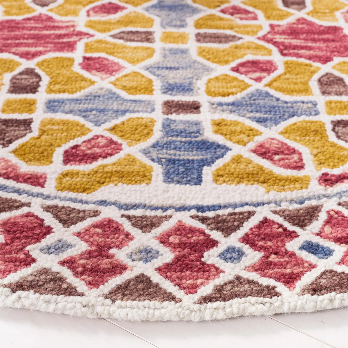 Safavieh Aspen 5'-0" x 5'-0" Rug in Red / Yellow
