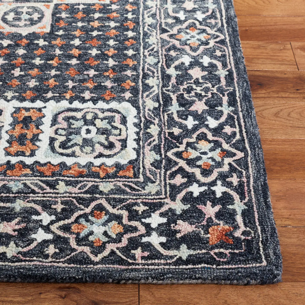 Safavieh Aspen 4'-0" x 6'-0" Rug in Black / Rust