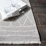 Safavieh Augustine 4'-5" x 6'-5" Rug in Grey / Ivory