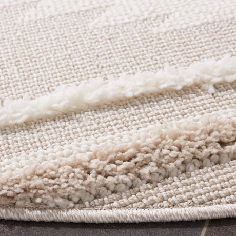 Safavieh Trends 6'-7" x 6'-7" Rug in Beige / Ivory