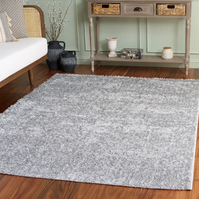 Safavieh Everett Shag 5'-3" x 7'-0" Rug in Grey