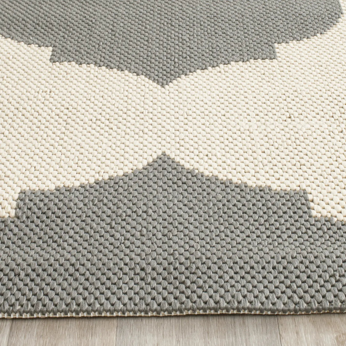 Safavieh Courtyard 2'-3" x 12'-0" Rug in Beige / Anthracite