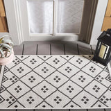 Safavieh Courtyard 2'-0" x 3'-7" Rug in Ivory / Black