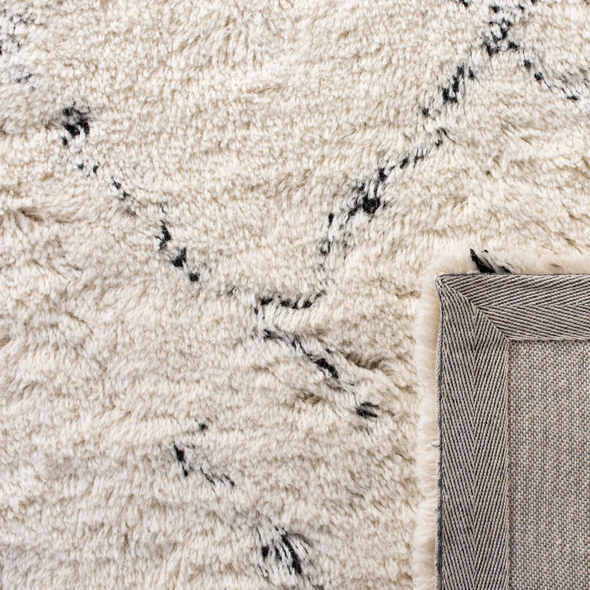 Safavieh Casablanca 4'-0" x 6'-0" Rug in Ivory / Black