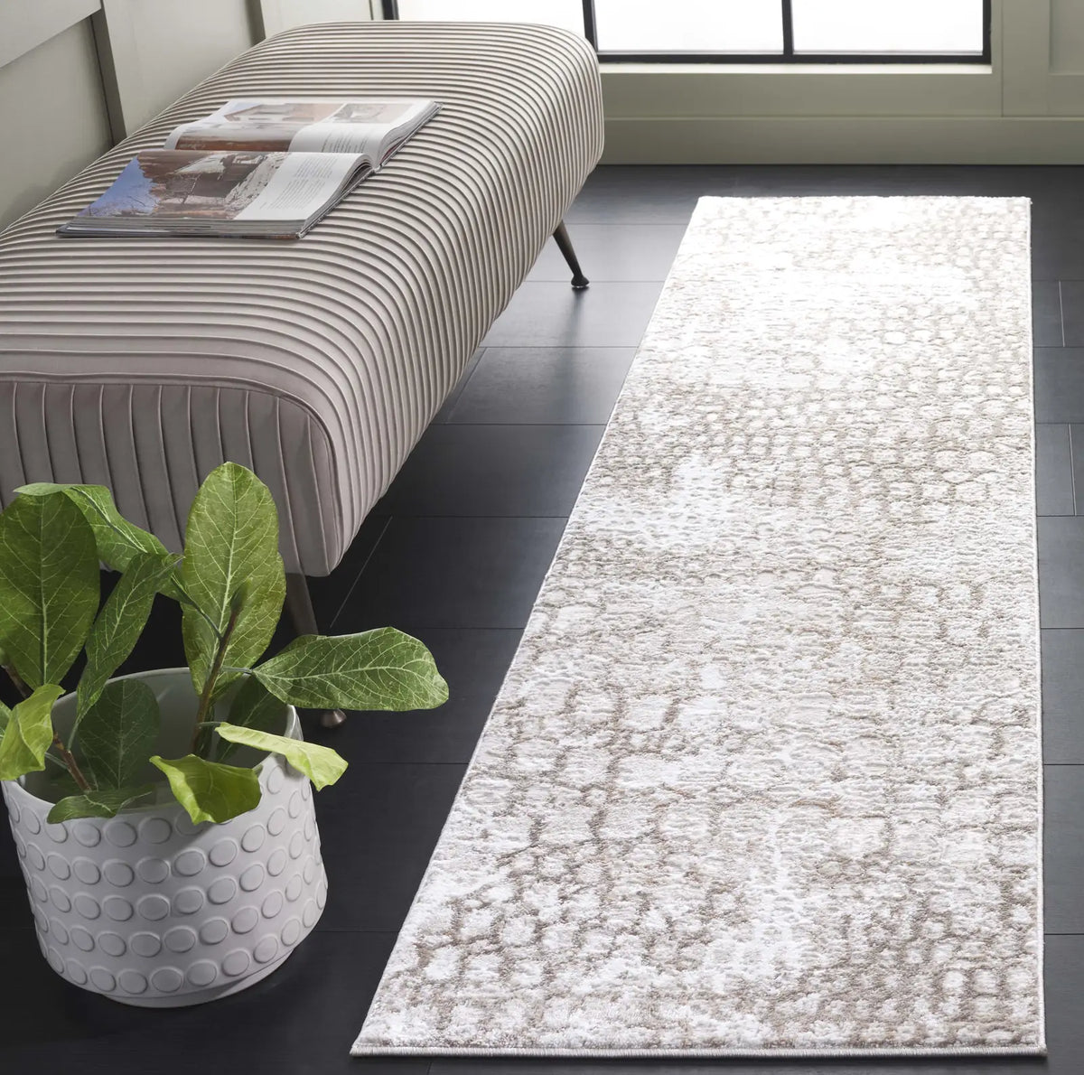 Safavieh Carter 2'-0" x 8'-0" Rug in Ivory / Brown