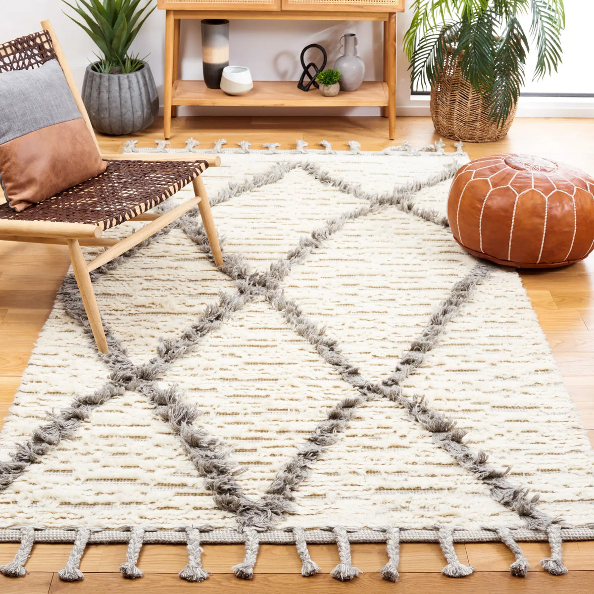 Safavieh Kenya 5'-0" x 8'-0" Rug in Ivory / Grey