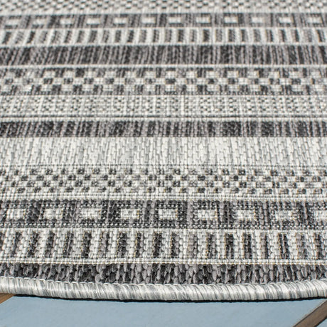 Safavieh Courtyard 6'-7" x 6'-7" Rug in Black / Grey