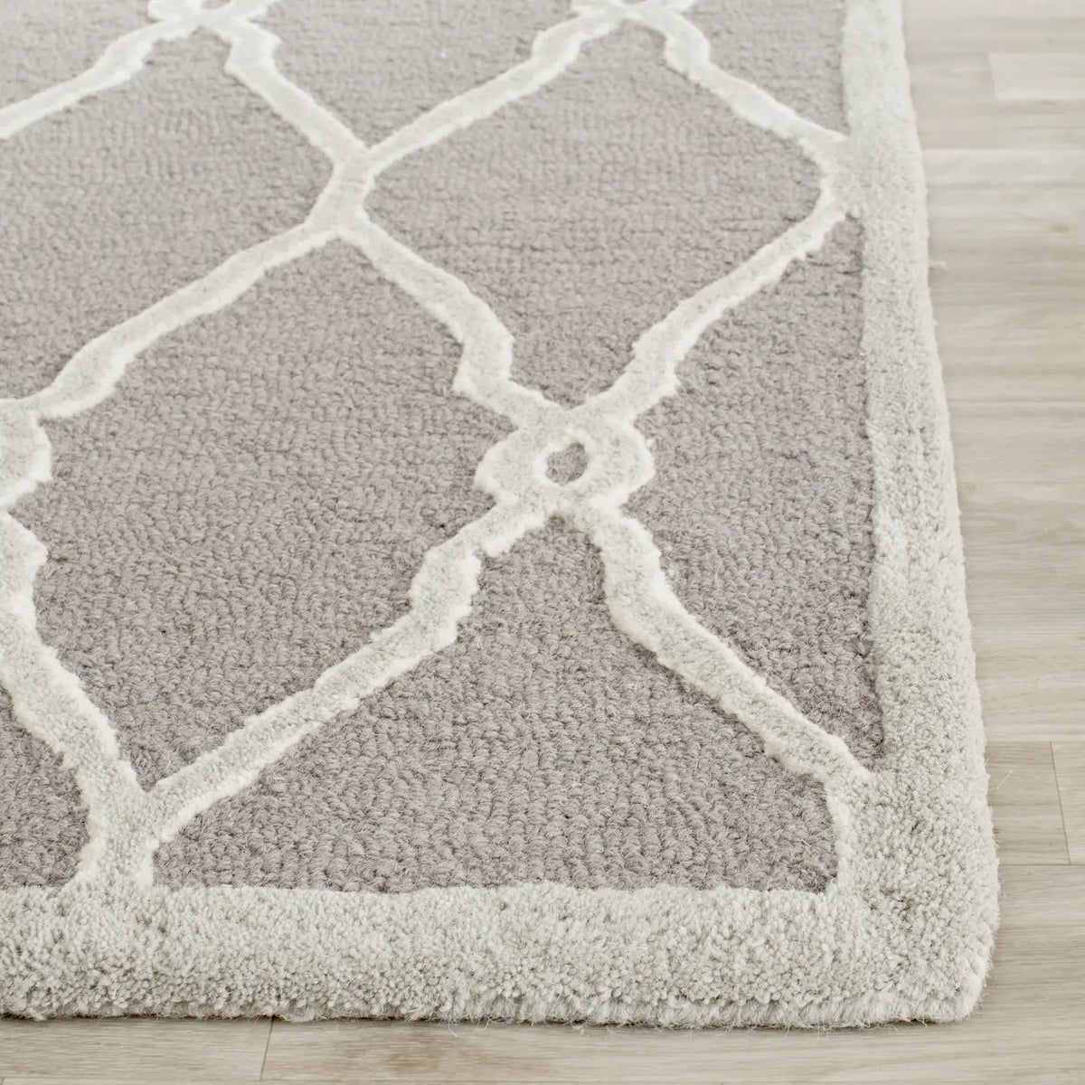Safavieh Cambridge 4'-0" x 6'-0" Rug in Dark Grey / Ivory