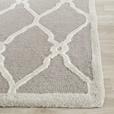 Safavieh Cambridge 4'-0" x 6'-0" Rug in Dark Grey / Ivory