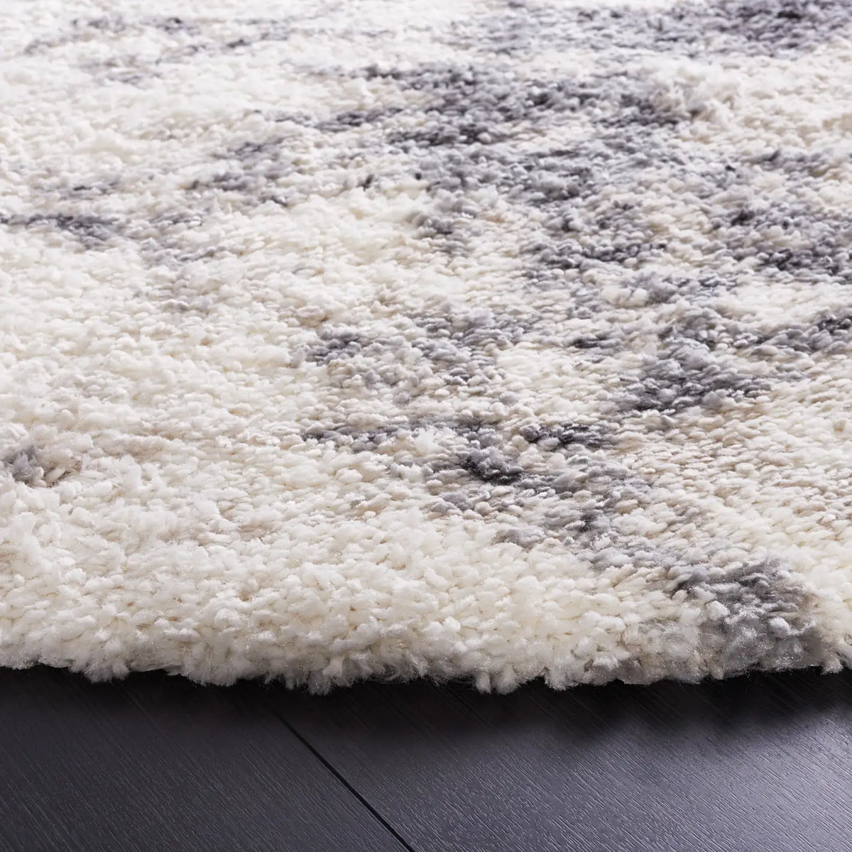 Safavieh Fontana Shag  800 6'-7" x 6'-7" Rug in Ivory / Grey