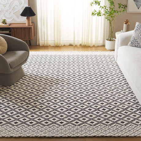 Safavieh Marbella 6'-0" x 9'-0" Rug in Black / Ivory