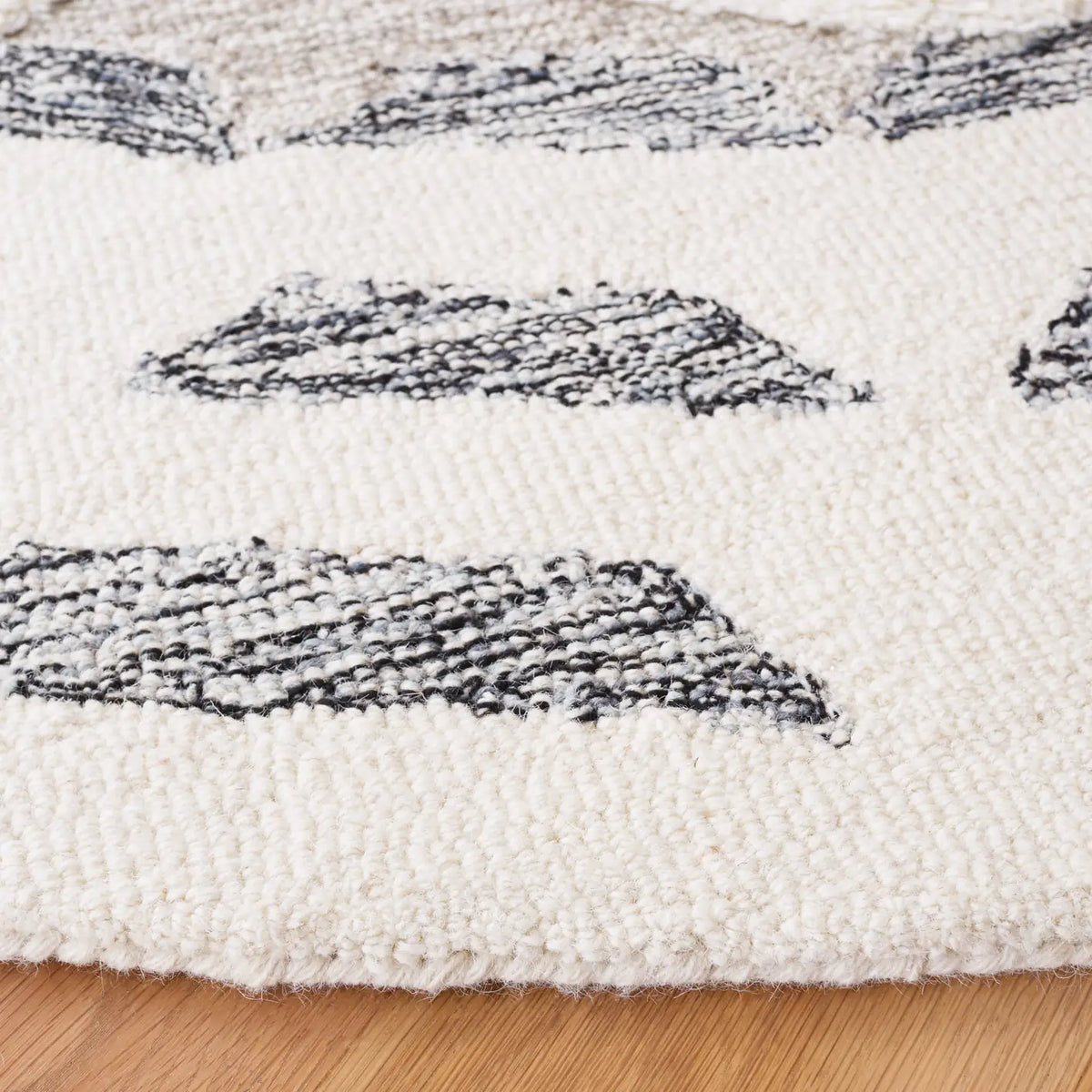 Safavieh Casablanca 6'-0" x 6'-0" Rug in Grey / Ivory