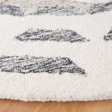 Safavieh Casablanca 6'-0" x 6'-0" Rug in Grey / Ivory