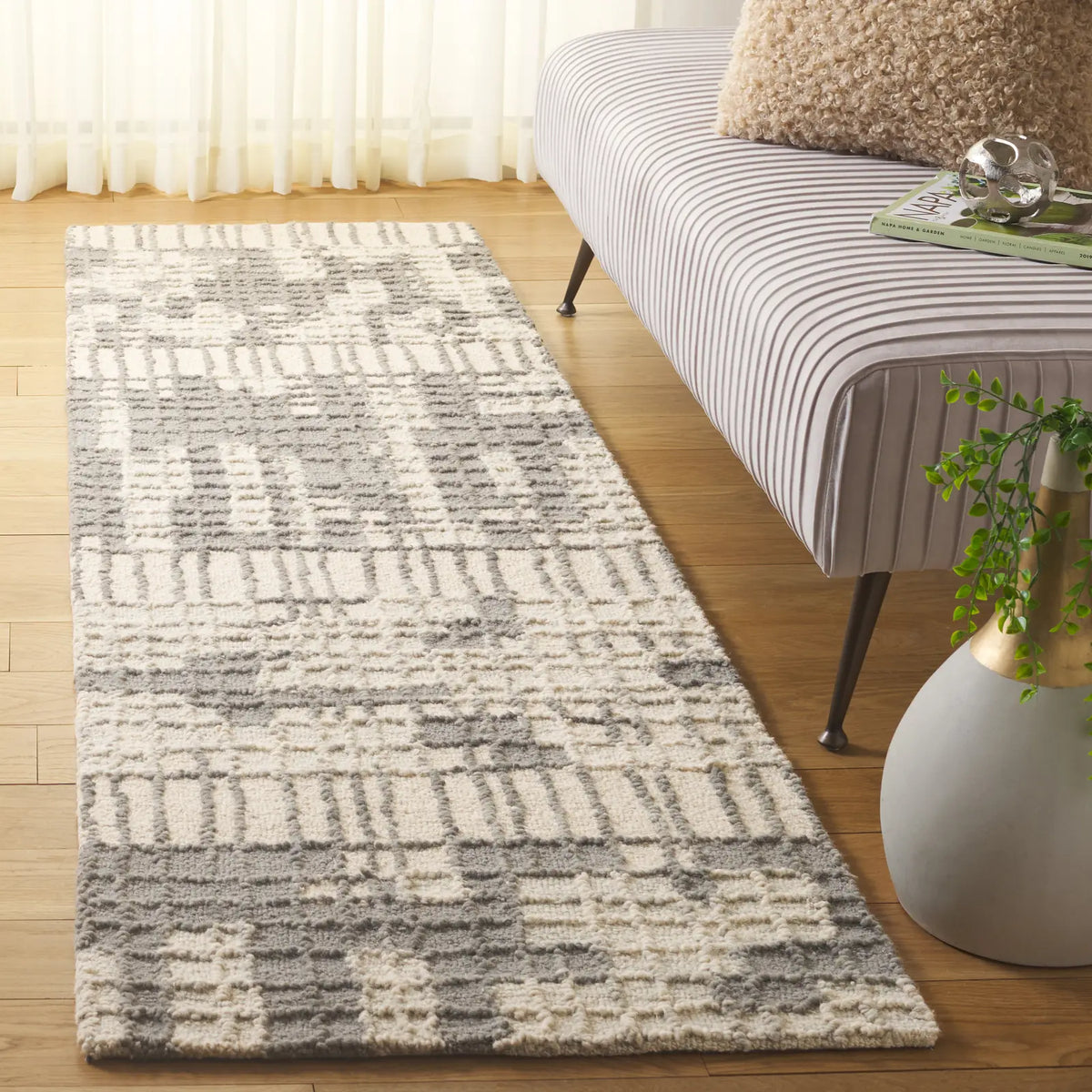 Safavieh Abstract 2'-3" x 8'-0" Rug in Ivory / Dark Grey