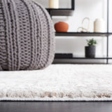 Safavieh Diamond 4'-0" x 6'-0" Rug in Beige / Grey