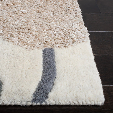 Safavieh Soho 6'-0" x 9'-0" Rug in Ivory / Grey