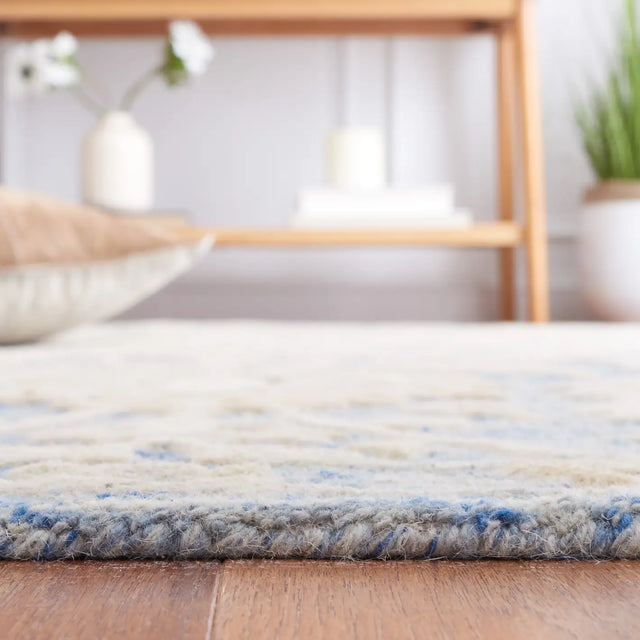 Safavieh Glamour 5'-0" x 8'-0" Rug in Blue / Beige