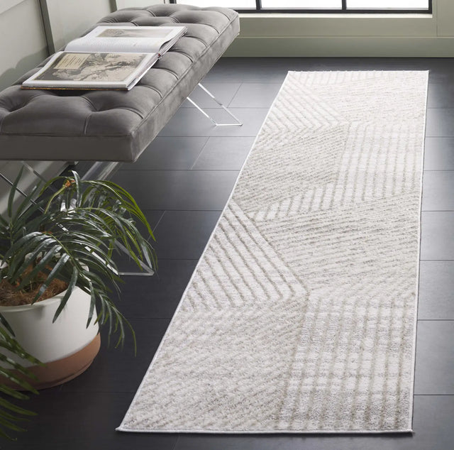 Safavieh Maya 2'-0" x 8'-0" Rug in Ivory / Beige