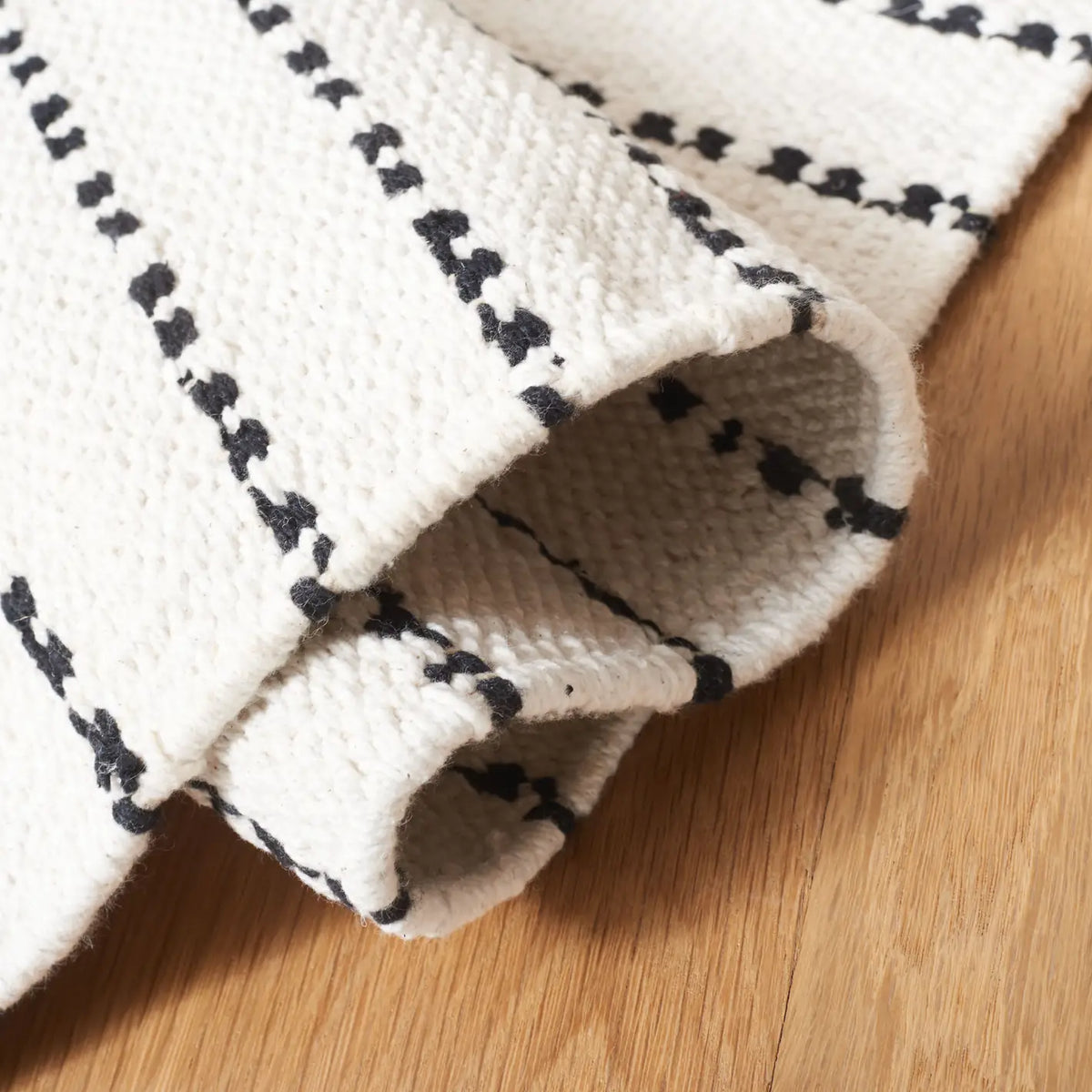 Safavieh Kilim 4'-0" x 6'-0" Rug in Ivory