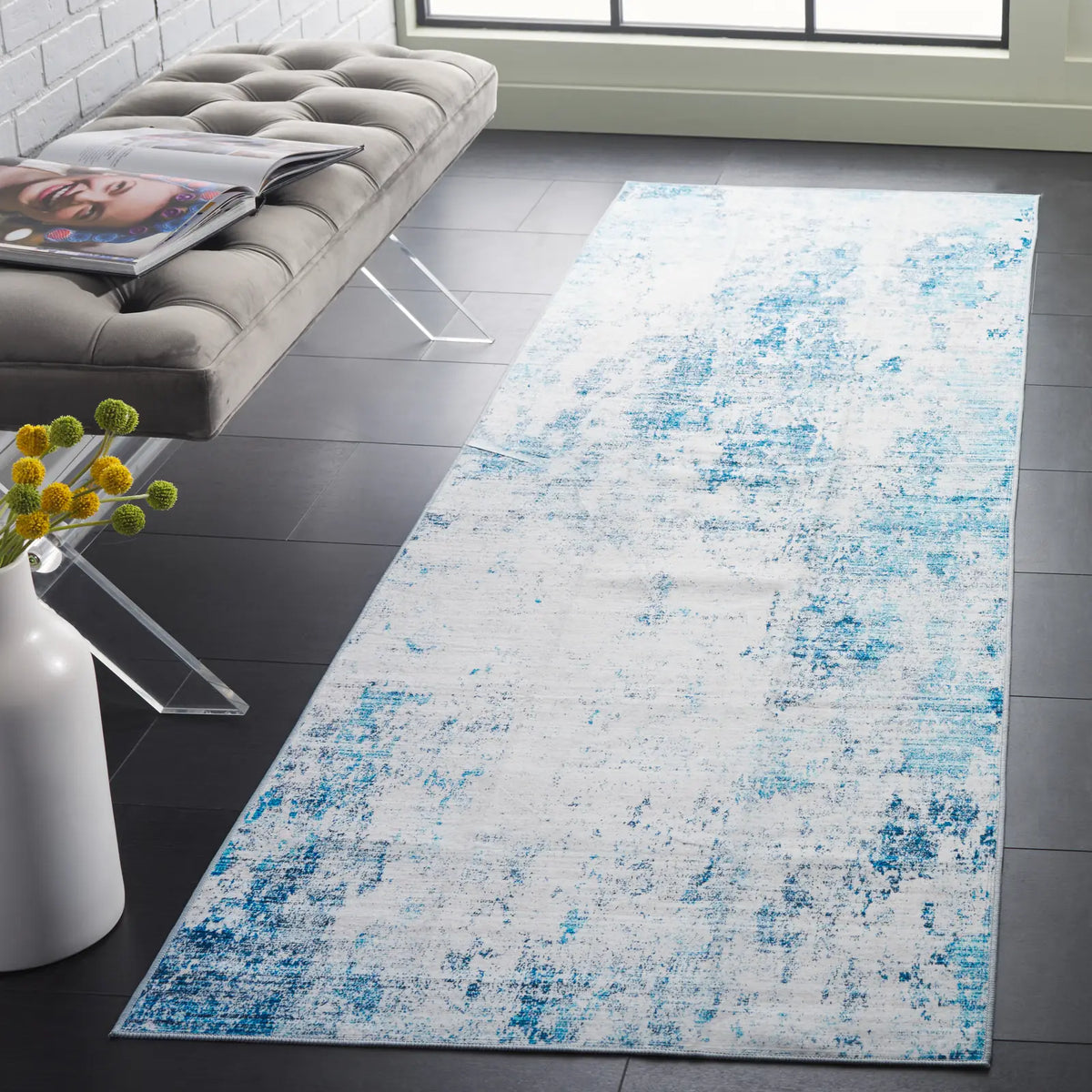 Safavieh Malibu 2'-6" x 8'-0" Rug in Beige / Turquoise