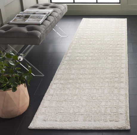 Safavieh Ebony 2'-3" x 9'-0" Rug in Ivory / Beige