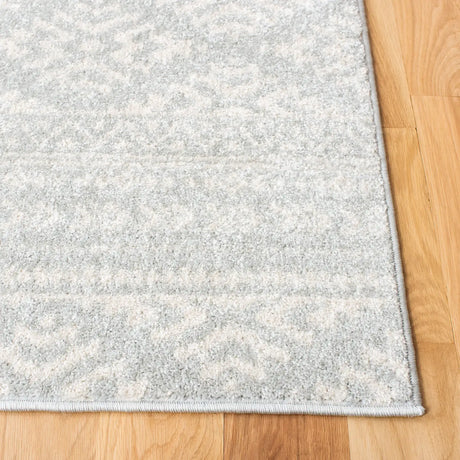 Safavieh Tulum 4'-0" x 6'-0" Rug in Light Grey / Ivory